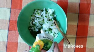 Вкусный и лёгкий салат из трёх ингредиентов.