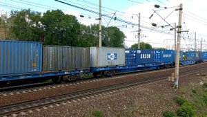 Электровоз ВЛ80Р-1798/Б ВЛ80Р-1759 с контейнерным поездом через станцию Академическая