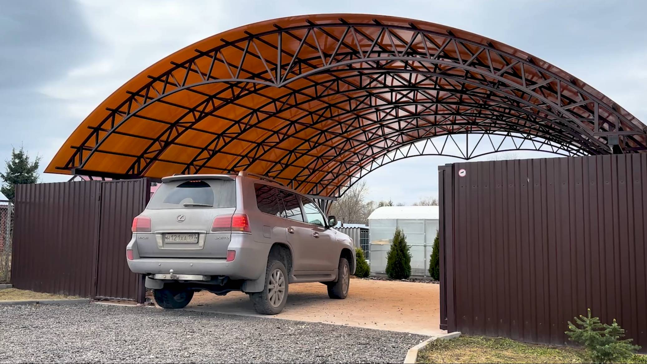 Навес из поликарбоната для автомобилей 10х9 от частной мастерской Спецкаркас