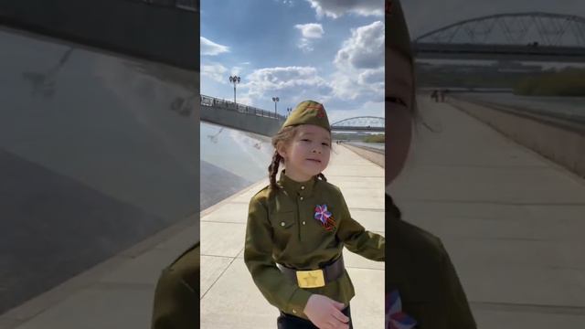 Попурри военных песен в исполнении Даутовой Камелии смотреть онлайн