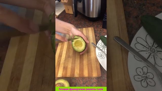 #shorts Как легко нарезать авокадо ? How to easily cut an avocado