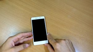 Две симки и карта памяти СПУСТЯ ГОД ИСПОЛЬЗОВАНИЯ! Что стало с телефоном? Без клея и фена! Перезали