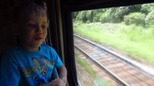 Едем на поезде в Закарпатье до Свалявы. По железной дороге в Закарпатье, заезжаем в туннель.