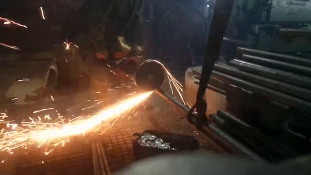 Насадка болгарка бензорез с кругом 300мм на CARVER 3800 пиление прутка d60мм смотреть онлайн