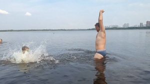 сальто назад,в воде