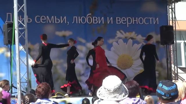 Шоу-балет WEEKEND! на Дне Любви, Семьи и Верности смотреть онлайн