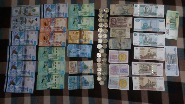 Денежные Знаки Различные 3 (три) - так называется плейлист для которого этот видеоролик Титульный смотреть онлайн