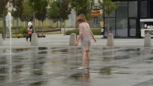 Август, фонтан и мокрая девушка ! :-) / August, the fountain and the wet girl ! : -)