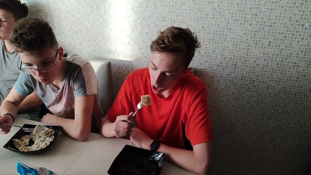 КТО СЪЕСТ БОЛЬШЕ ПЕЛЬМЕНЕЙ ЗА 2 ЧАСА ЧЕЛЛЕНДЖ!!! смотреть онлайн