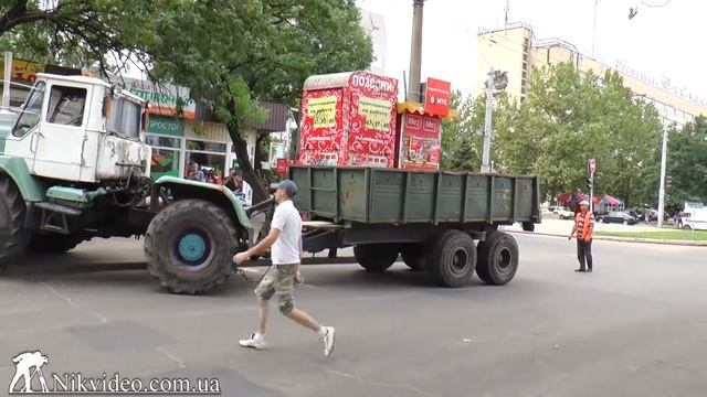 В Николаеве вместе с тремя незаконными будками демонтировали и партийную скамейку регионалов смотреть онлайн