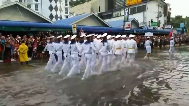 Марш моряков в Таиланде под прощание славянки. Моряки маршируют. Русские моряки маршируют. Русские моряки на параде в Таиланде под Славянку.
