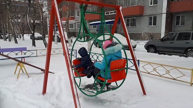 2 влога в 1 видео. Снежные прогулки и лепка снеговика. смотреть онлайн