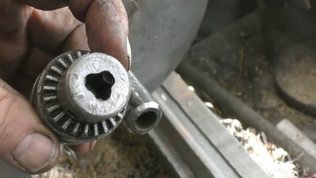 Делаю конусный хвостовик для сверлильного патрона.