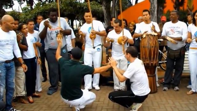 Roda - Volta do Mundo Capoeira - C.M M'zimba смотреть онлайн