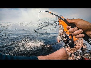 КАЖДЫЙ ЗАБРОС-КРОКОДИЛ!!! НЕ МОГУ ПОДНЯТЬ ДАЖЕ! ЭТО НЕЧТО!  Рыбалка по-братски ч.2