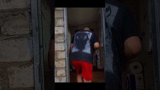 Как сходить в деревенский туалет? #shorts #прикол #туалет #Неемко смотреть онлайн