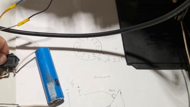 Запустил кинескоп аккумулятором li-ion 3.7В и генератором и провел с ним опыты смотреть онлайн