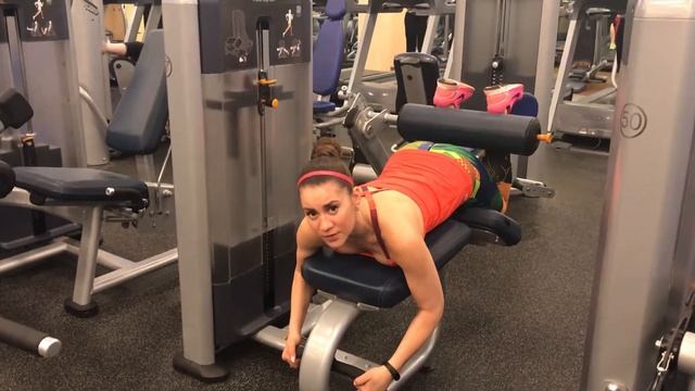 Сгибание голеней лежа смотреть онлайн