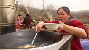 奶奶1200假牙，为何不翼而飞？胖妹婆媳找半天，安排老鸭汤安慰！【陈说美食】