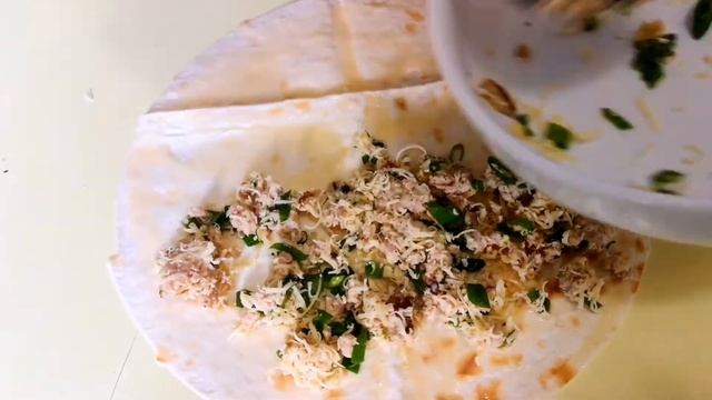 Из простого лаваша!!! Неожиданно!!! Кутаб с мясом и сыром!Проще не бывает.!/Что в холодильнике. смотреть онлайн