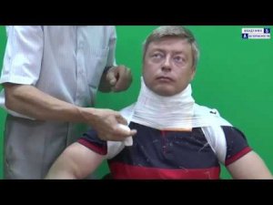 Наложение транспортной шины из подручных материалов на шейный отдел