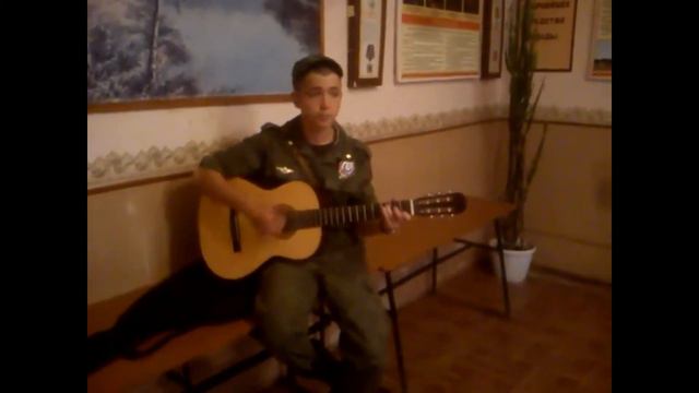 Спел в армии под гитару , А мы не ангелы парень. смотреть онлайн