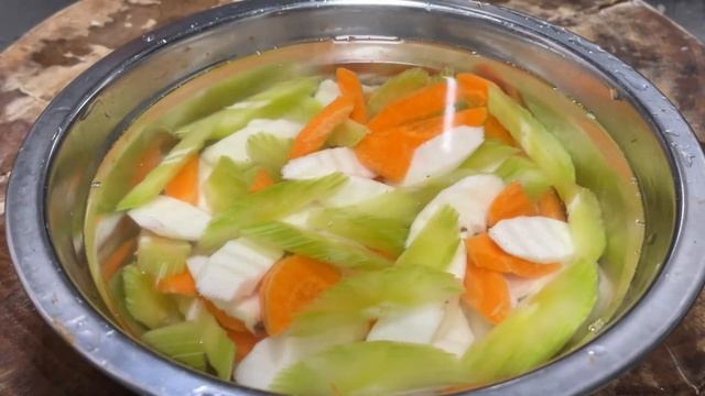 秋天一定要吃這樣的山藥炒萵筍，清脆爽口，上桌比大魚大肉還搶手【留意美食】#山藥炒萵筍 #山藥 #yam