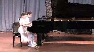 А.Аренский Фуга на тему" Журавель". Исп. Шишлянникова Маргарита 9 лет и Усова Елена 11 лет.