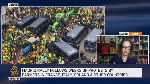 Hundreds of farmers have driven their tractors into Madrid as part of ongoing protests смотреть онлайн