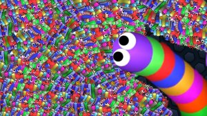 СЪЕМ Я ИЛИ СЪЕДЯТ МЕНЯ???? ? Slither.io