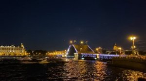 Развод Дворцового моста в Санкт-Петербурге