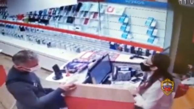 На востоке столицы оперативники задержали подозреваемого в разбойном нападении