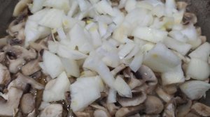 Салат с шампиньонами и копченым окорочком