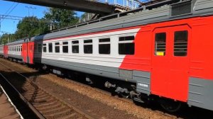 ЭД4М-0255 сообщением Санкт-Петербург — Ораниенбаум-1 делает остановку на о.п. Мартышкино