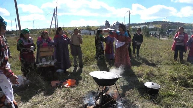 Чон кӧглері. Тахпахтар хазан хыринда. Народные пения у казана. смотреть онлайн