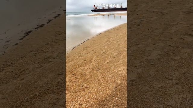 Сухогруз в Витязево. Анапа. 12 декабря 2023. До сих пор стоит на берегу. Новая достопримечательность