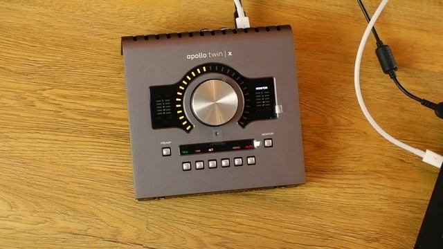 Как подключить вторую пару студийных мониторов к Universal Audio Apollo? смотреть онлайн