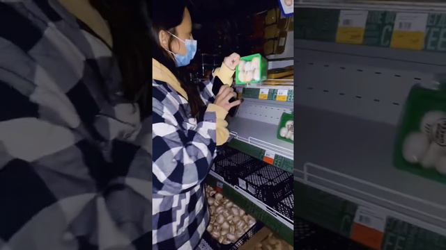 В гипермаркете лента внезапно отключили свет в торговом зале. Покупки продуктов с фонариком. #лента