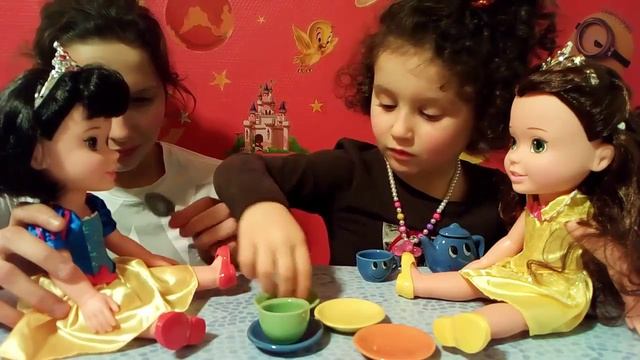 ? Принцессы Диснея, Белоснежка и Красавица, пьют чай. French lesson. смотреть онлайн