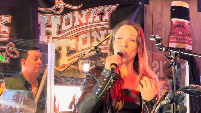 Marie Wise-Hawkins, Chad Carmona, Andres Roa Nashville смотреть онлайн