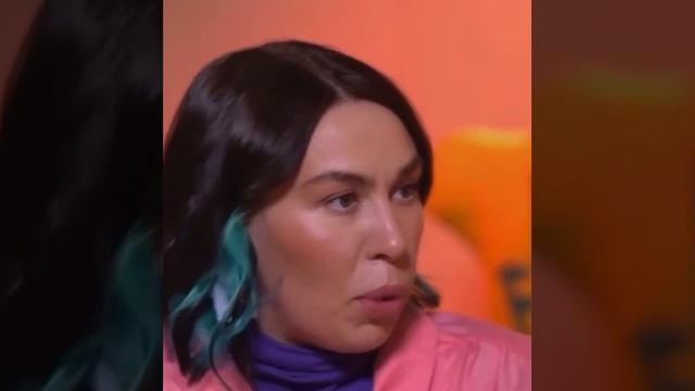 Две хохлушки  окончательно запутались, попытавшись поговорить друг с другом на языке древних укров .
