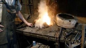 Как быстро разжечь кузнечный горн  в кузнице / How to light the forge fire