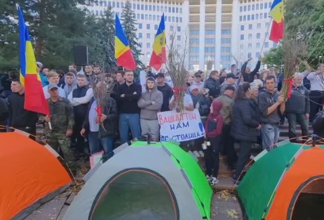 В Молдавии требуют распустить прозападное правительство
