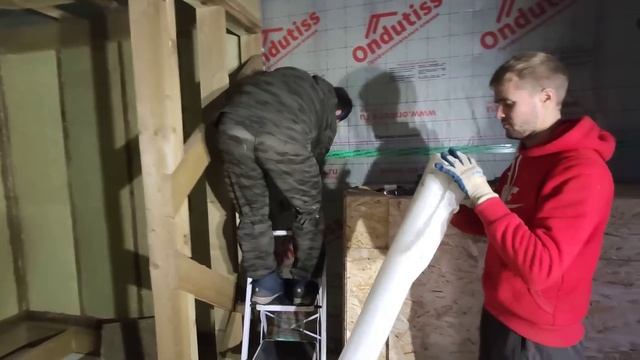 Строим дом-баню своими руками/пароизоляция стен/утепляем полы в парной и помывочной.
