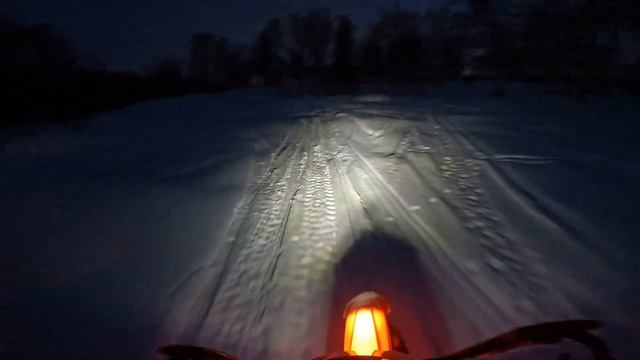 Сноубайк KTM EXC 250 TPI - тест светодиодной фары Маяк лаб в сумерки и темноту смотреть онлайн