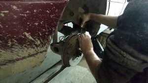 Видео о том как поменять барабанные тормозные колодки..mp4