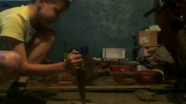 Делаем деревянное копьё.