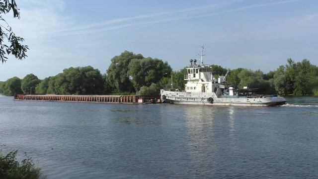 Буксир-толкач Геннадий Уралев Тип: РТ-300 Проект: 911В с баржей 7058 идет вверх по Москва-реке смотреть онлайн