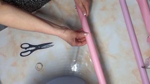 БУКЕТ В РУКУ ИЗ МЫЛЬНЫХ РОЗ.