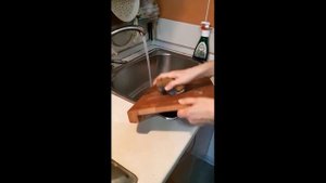 Уход за торцевой разделочной доской дома.